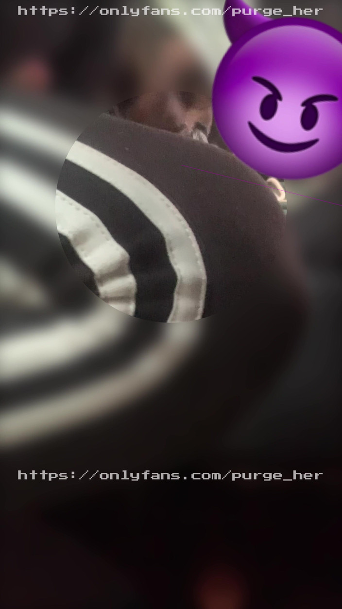 Purge_her: Crot Di Tenggorokannya Di Depan Rumah Ibunya