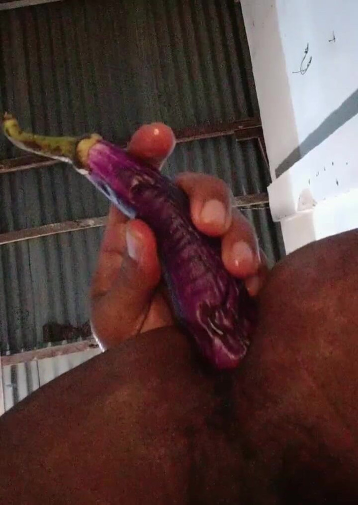 Renata Himalaya: Aubergine spaltet meinen anus, es tut weh, aber es fühlt...
