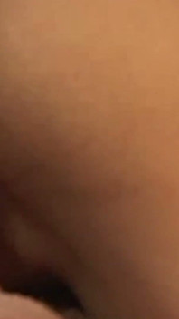 Él simplemente no pudo mantenerlo en su coño y se deslizó en el canal anal