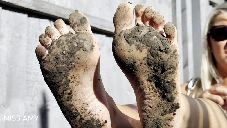 Miss Amy: Uctívání špinavých nohou muddy