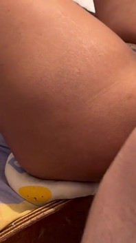 Ela tem 18 anos e adora gozada interna anal