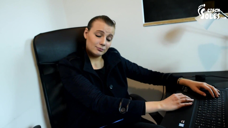 Czech Soles - foot fetish content: บอสสาวเซ็กซี่ชอบเอาเปรียบคุณ