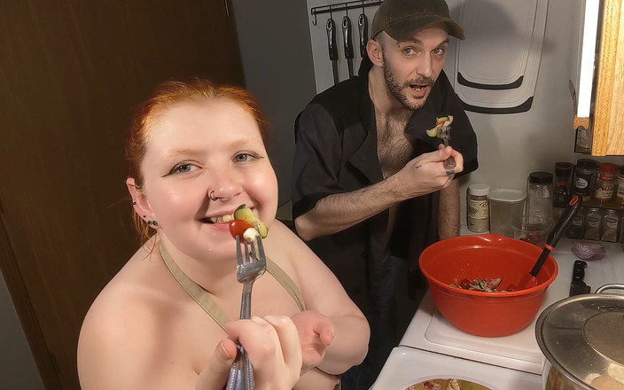 Sin Spice by Sophia Sinclair and Jasper Spice: Sperma gekookte mediterrane komkommersalade