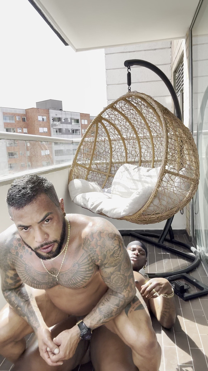 DADDYBLACKXXX: Kote hitam besar ayah tiri hitam mengongkek jantan berotot