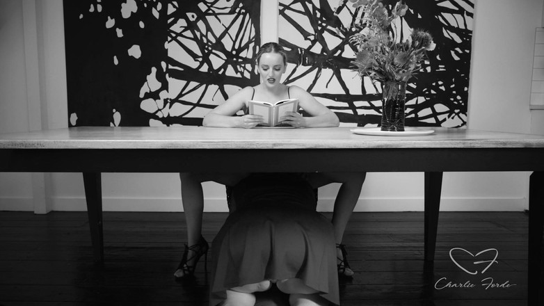 CharlieForde: Oda do histerycznej literatury z udziałem CharlieGo Forde'a, Amber Moore