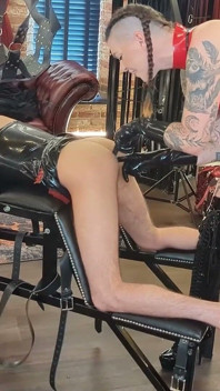 Vestida y follada con mis guantes de látex