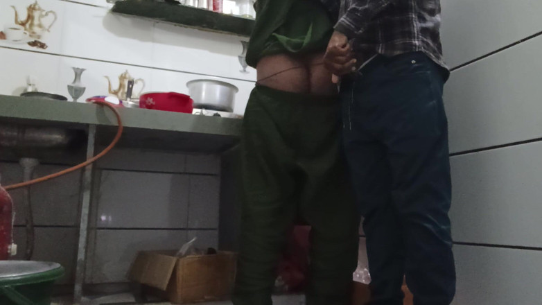 Bhabhi UP: Bihar Sedang Memanggil Adik iparnya.