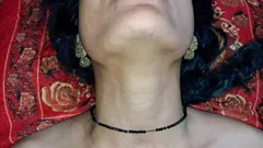 インドBhabhi Xshika誘惑彼女の義理の兄弟