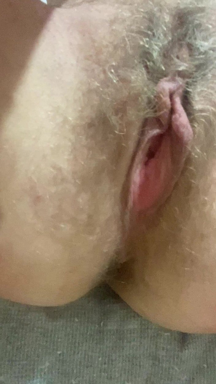 Hairy couple: Szacowanie rozmiaru nagiego penisa i zbliżenie owłosionej waginy