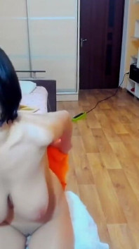 สาวผมน้ำตาลร้อนๆ Myla_angel ช่วยตัวเองมันส์ๆ กับดิลโด้ยักษ์ตอนอยู่บ้านคนเดียว