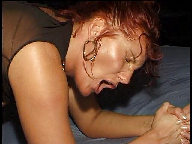 Lucky Cooch: 赤毛は彼女の男を喜ばせる