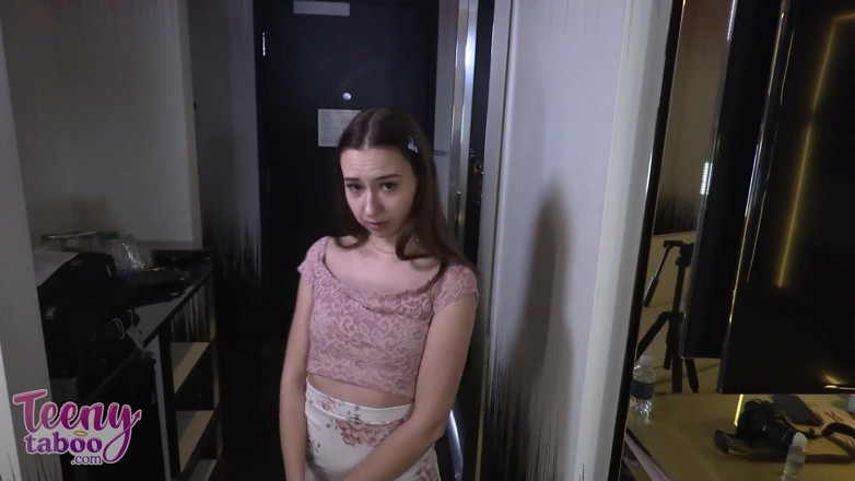 Teenytaboo: Nicole Auclaire kremówka pasierbica