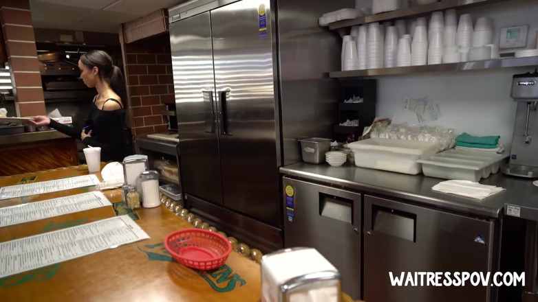 Waitress POV: वेट्रेस देखने का बिंदु - Alexis tae - सेडन के लिए सेक्स