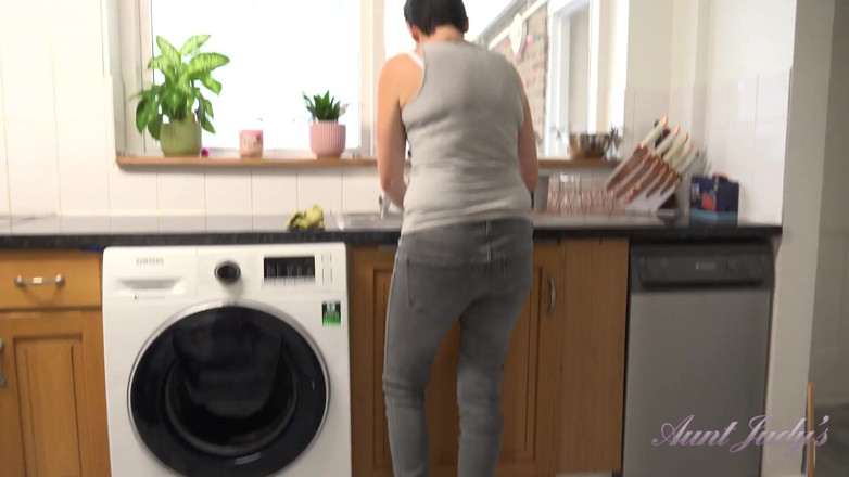 Aunt Judy's: Auntjudys - deine süße MILF-ehefrau scarlet lutscht deinen schwanz in der...