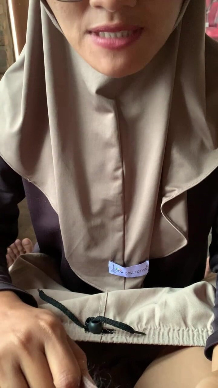 Indo Girl: Adek Suka Sepong Kontol Kakak Yang Imut