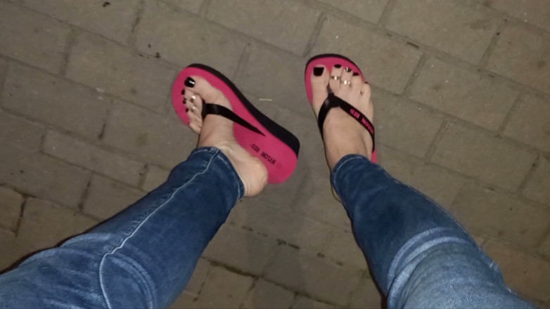 Heelex: Crossdresser in Very Sexy Flip Flops Walks the Street
