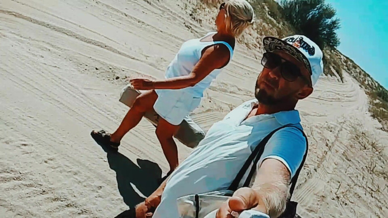 Crazyfamily 1970: Смоктати незнайомця на дорозі