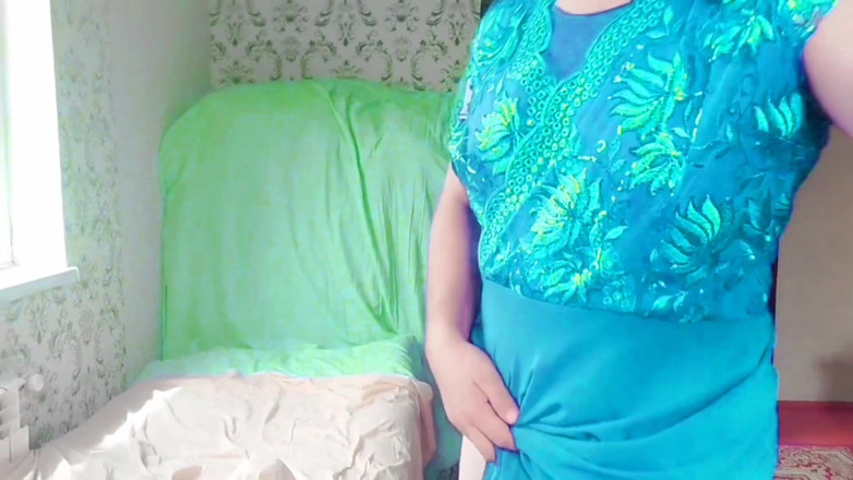 Kitty_Cross: 美丽的女郎在诱人的霓虹灯下狂野跳舞