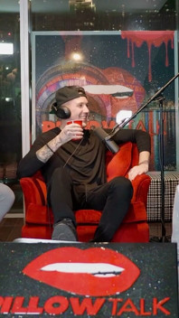 Tiktok Mogul Aaron Vankampen recebe freaky em mansões!