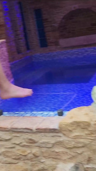Amatérský gang bang ve francouzské vířivce