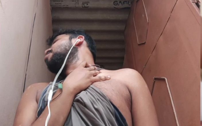 IsmaatDeva: Masterbation bij Stiekem