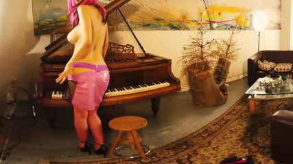 Leon Lambert Girls Twerk Parties CFNM: Iubita mea studentă cu țâțe mari Flo îmi vizitează studioul de artă...