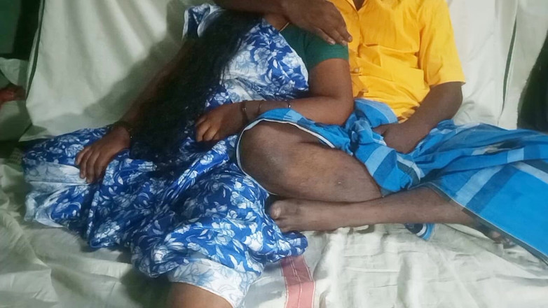 Desi Sathiya: Un mari desi indien mignon profite d’un moment romantique