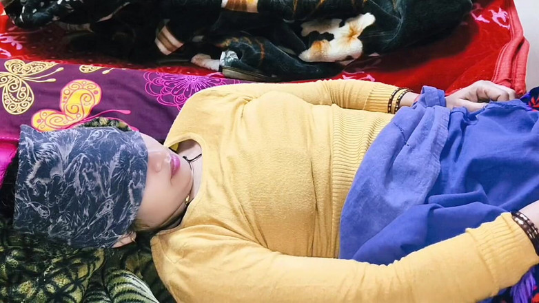 Janvibhabhii: Teman lelaki mengongkek saya dalam posisi berdiri, percintaan seks Janvibhabhi...