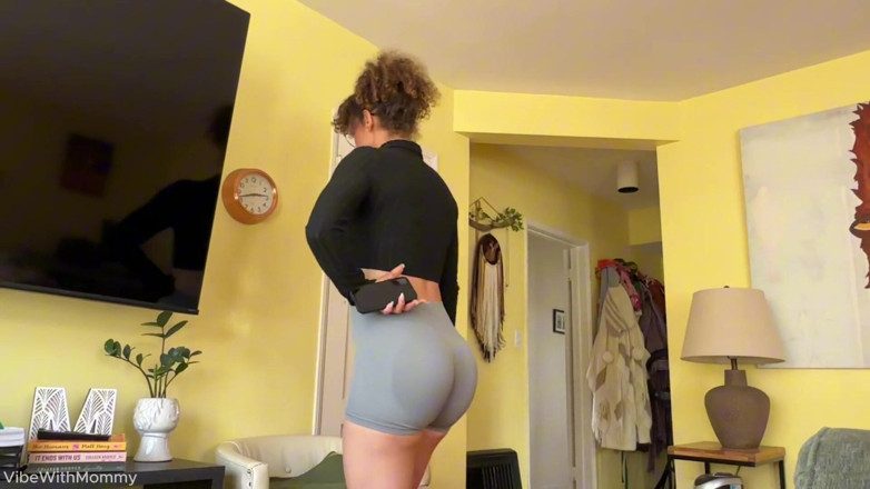 VibeWithMommy: Accidentalmente me follo a la mejor amiga de mi novia