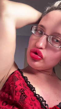 Grandi labbra lingua lunga rossetto labbro gloss parolacce cuckjoi