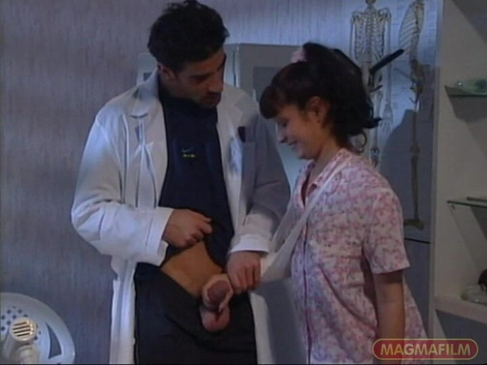 Magmafilm: Jen si hraje na doktora, ale zadek je skutečný