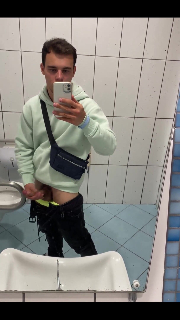 Max_Russell: Ik kan de kans niet missen om te masturberen in...