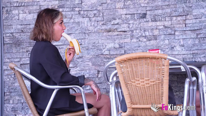 FAKings: Une Femme Exhibitionniste Accepte De Faire Du Tourisme Sexuel À Madrid,...