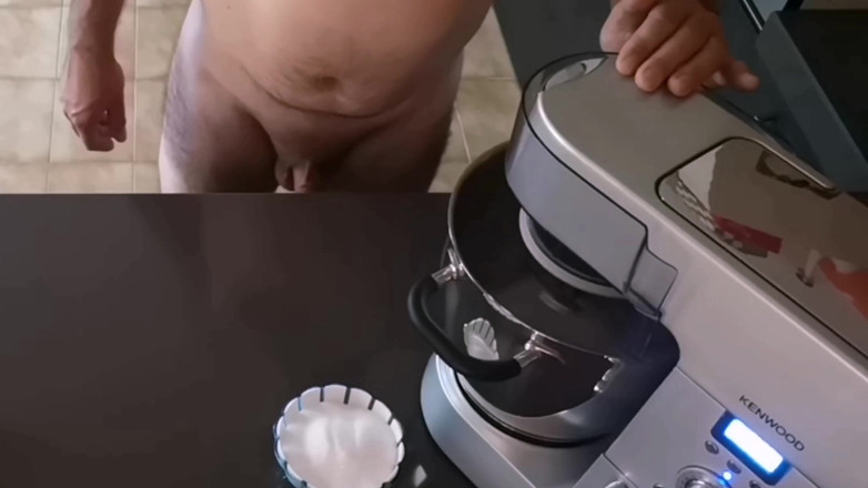 Cicci77: Cicci77 prepares the meringues, but first makes Pedro cum again...
