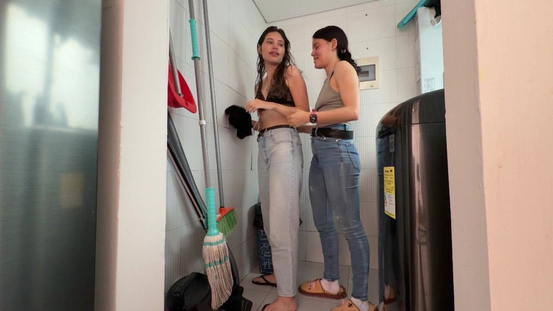 scarlettandc: Lesbianas Chocándoselo El Culo