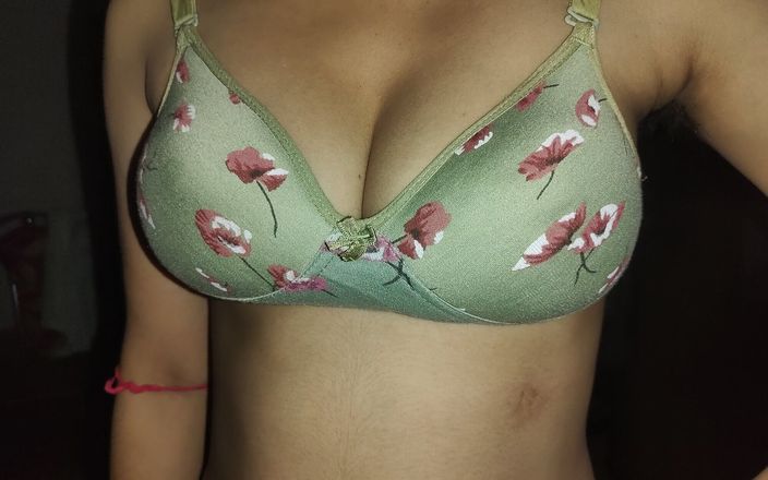 Sexy Shilpi: Ateşli Hintli kadın sevgilisine sürpriz yapıyor ve ağzına boşaltıyor