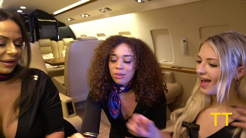 Teddy Tarantino: Triple mamada por asistentes de vuelo cachondas de PJ Kiki,...