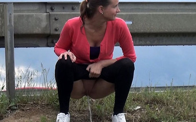 Puffy Network: Rušná silnice od Got2Pee, kde dívky přicházejí chcat