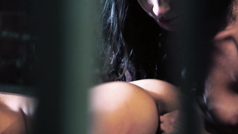 SweetheartVideo: 监狱女同性恋场景 1 顽皮的女同性恋者