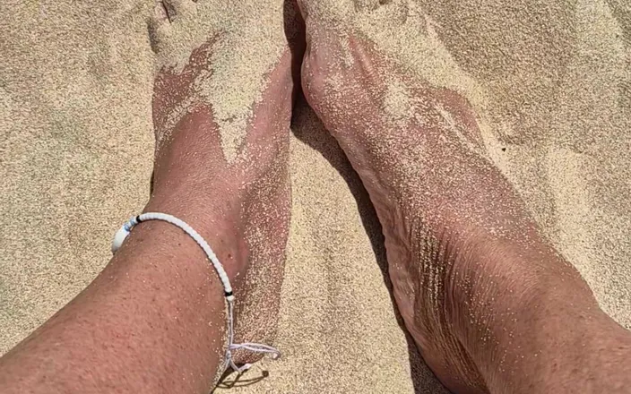 Uk Joolz: Feet in the Sand!