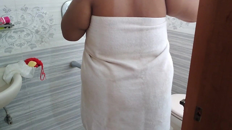 Aria Mia: Une belle-mère se fait baiser