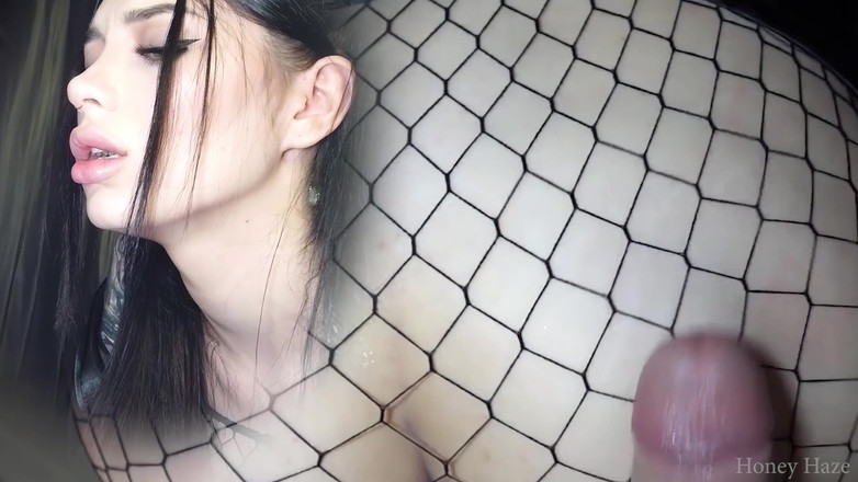 Honey Haze: Nevlastní dcera poprvé stříká. Zlato haze