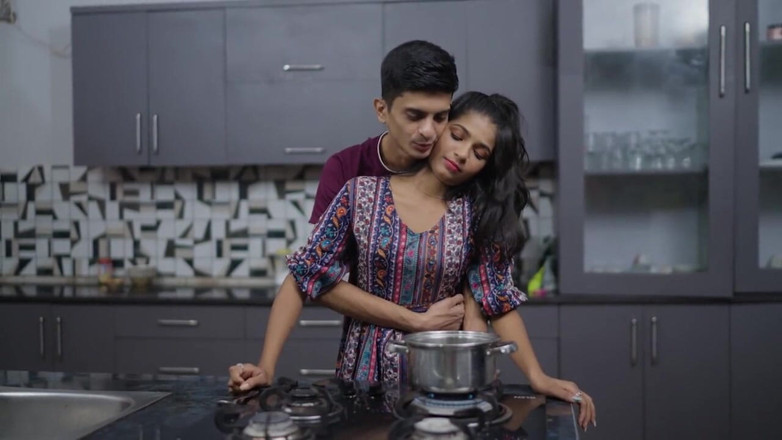 Triflicks: desi larki 18 saal ki tang choot rasoee men haardakor seks