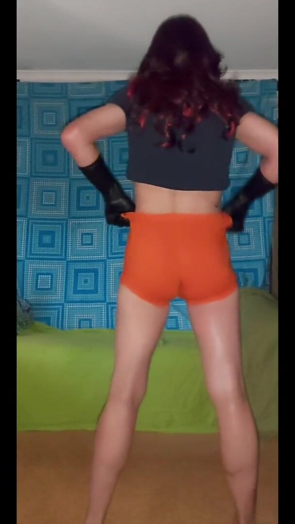 Lizzaali: Prima jumătate a pantalonilor scurți mandarină dansează