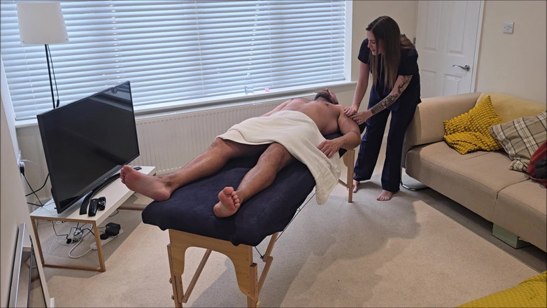 MassageRoomX: Tukang urut menunjukkan kepada saya apakah kemahiran sebenarnya