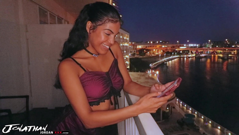 Jonathan Jordan: Maya Farrell, amante de grosse noire