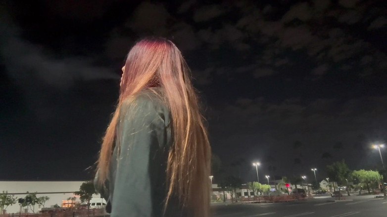 Artemisia Love: Italská kouření s dlouhými vlasy Venku pozdě v noci kuřačka