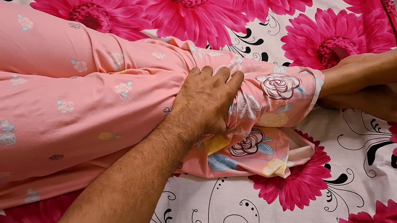 Banglasexycouple: Desi masáž se promění ve skutečný sténající sex!