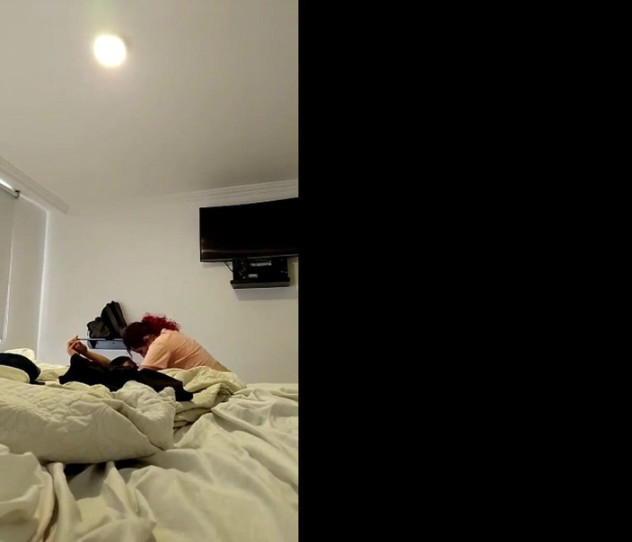 Ruxxxo18: Min colombianska latina styvbror gillar att leka i mörkret med...