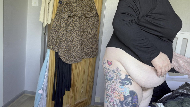barefootongrass: Real Amateur Chubby Girl with Tattoos Tries on Bras and...